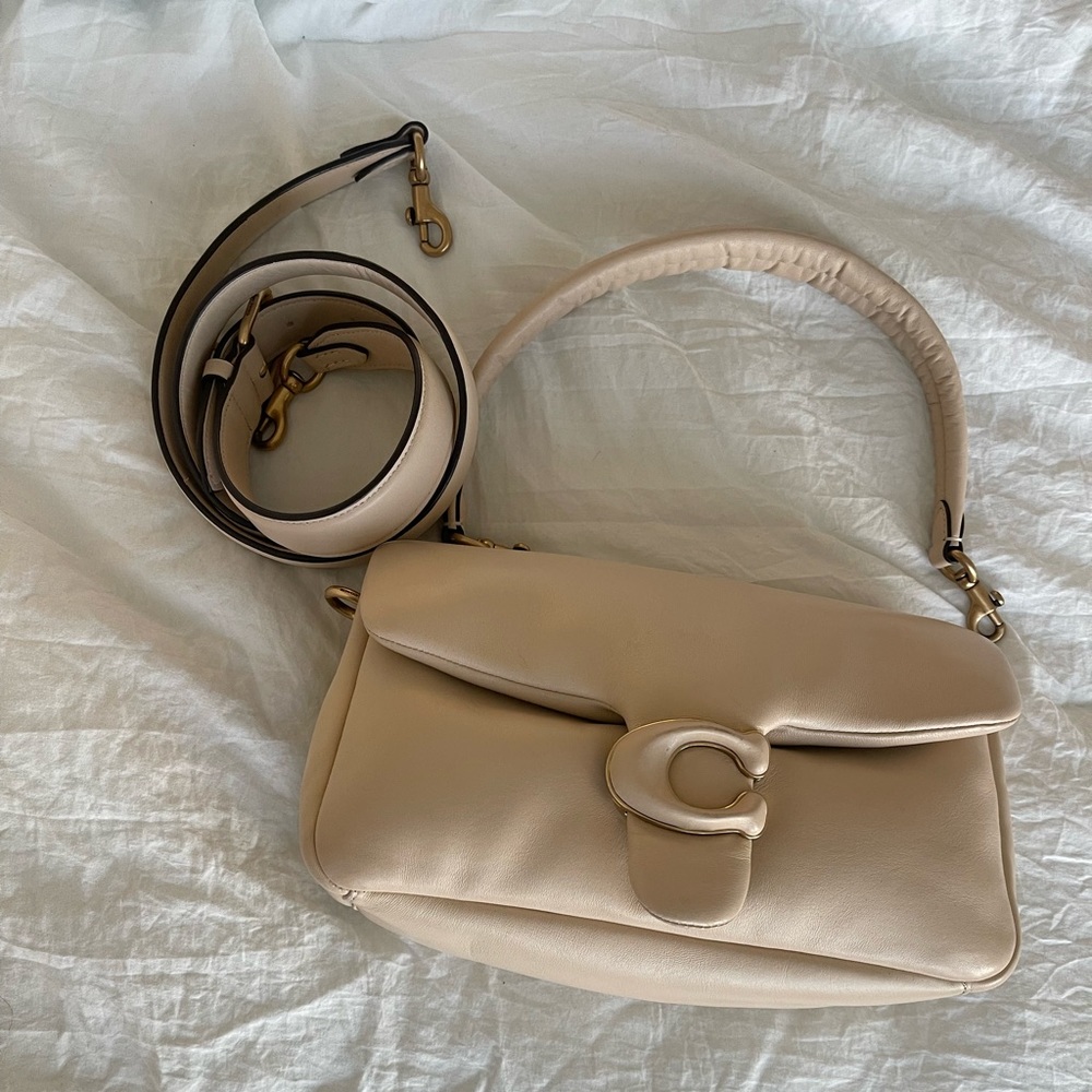 💯 Authentic COACH PILLOW TABBY 26 Ivory
